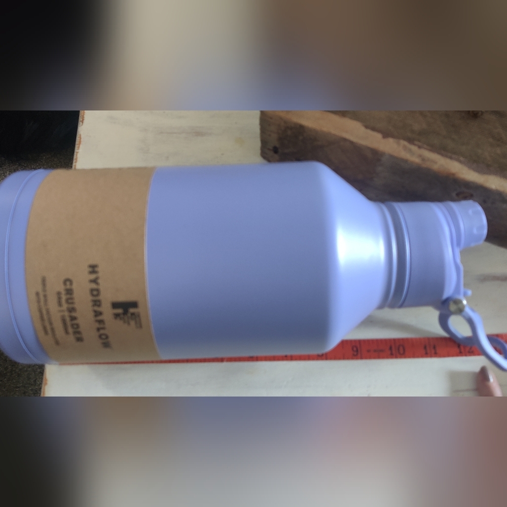 NWT Crusader Lilac Color Water Bottle 64oz - Picture 4 of 4